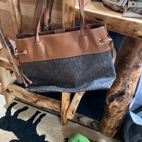 Michael Kors handbag - Picture 2 of 5